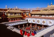 Khám phá chùa Đại Chiêu (Jokhang) trong tour du lịch Tây Tạng